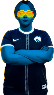 Игрок magixx в очках и скрестил руки