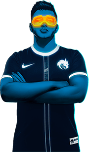 Игрок degster в очках и скрестил руки